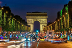 Đại lộ Champs-Élysées lung linh về đêm (nguồn: Shutterstock)