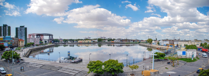Khu phố La Boca bên bờ sông Matanza Riachuelo sau khi cải tạo đã trở thành địa điểm thu hút du khách của Thủ đô Buenos Aires. Ảnh: ShutterStock