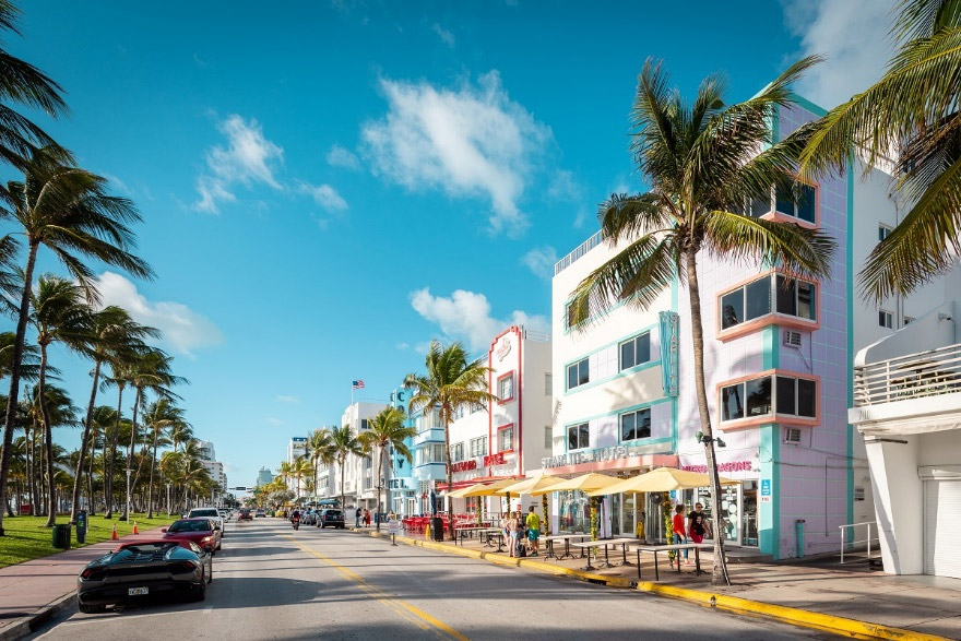 Miami nổi tiếng với khu phố Art Deco, quy tụ các tòa nhà rực rỡ sắc màu. Ảnh: ShutterStock