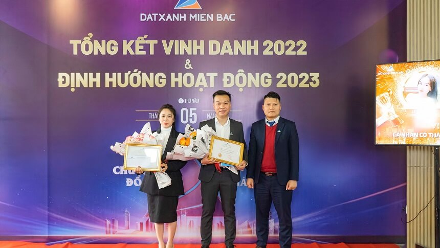 Cá nhân có thành tích bứt phá năm 2022: Lê Thị Nhung - Phòng Kinh doanh 5, Cao Văn Hùng – Trưởng nhóm Kinh doanh Sàn Kinh doanh 1