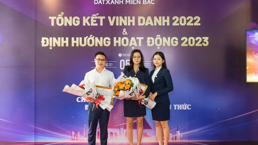 Cá nhân có thành tích tốt tháng 12/2022: Nguyễn Thị Thoa - Phòng Kinh doanh 5, Lê Văn Anh Tuấn - Sàn Kinh doanh 1